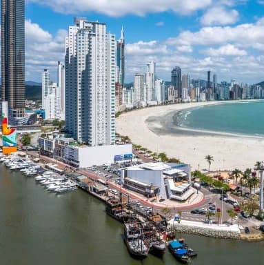 barra sul unipraias molhe barra sul ponto de partida barco pirata scaled e1709555182623